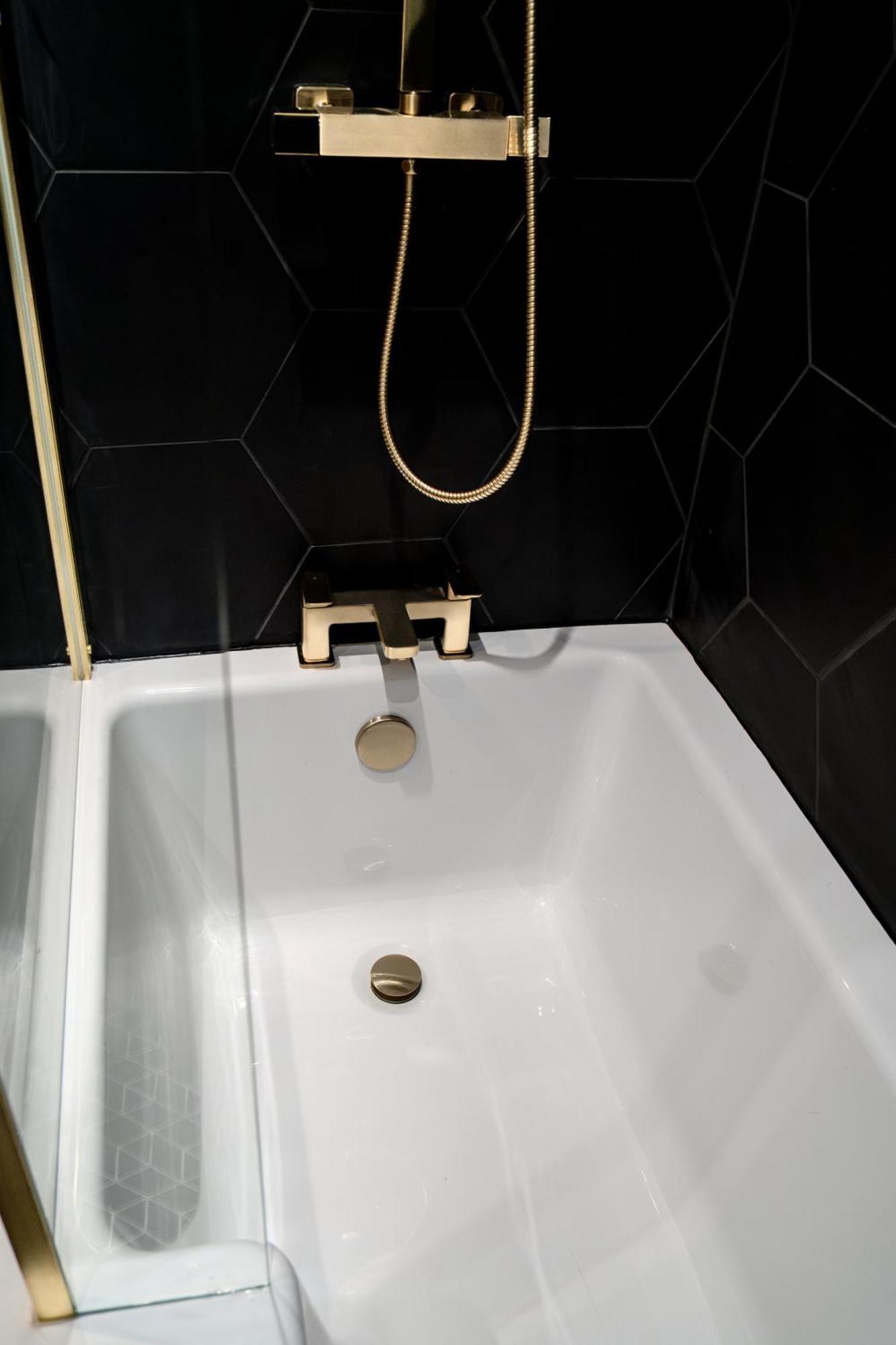 Modern 3Br Home - Private Parking - Tv In Every Bedroom Swansea Luaran gambar