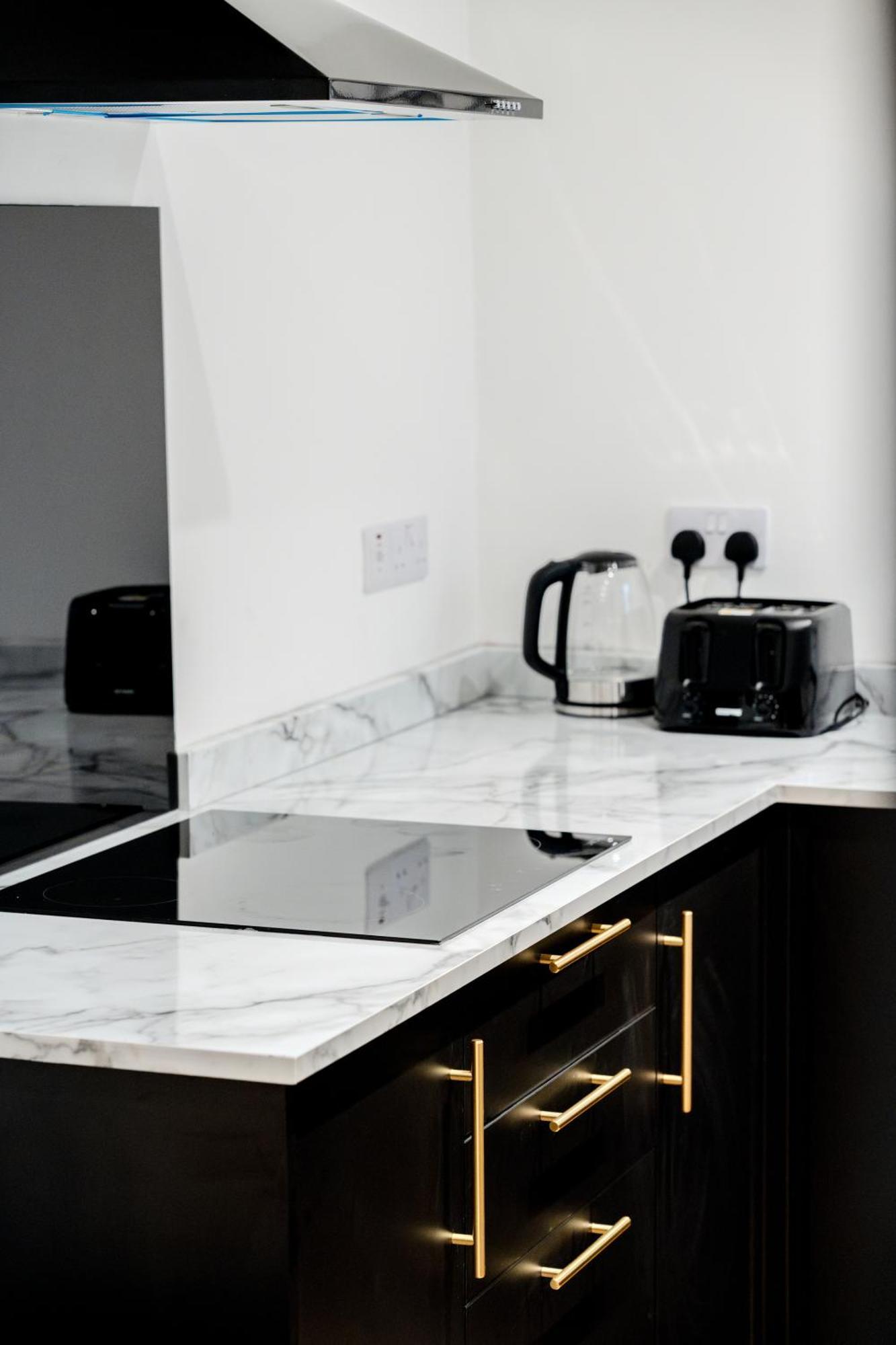 Modern 3Br Home - Private Parking - Tv In Every Bedroom Swansea Luaran gambar