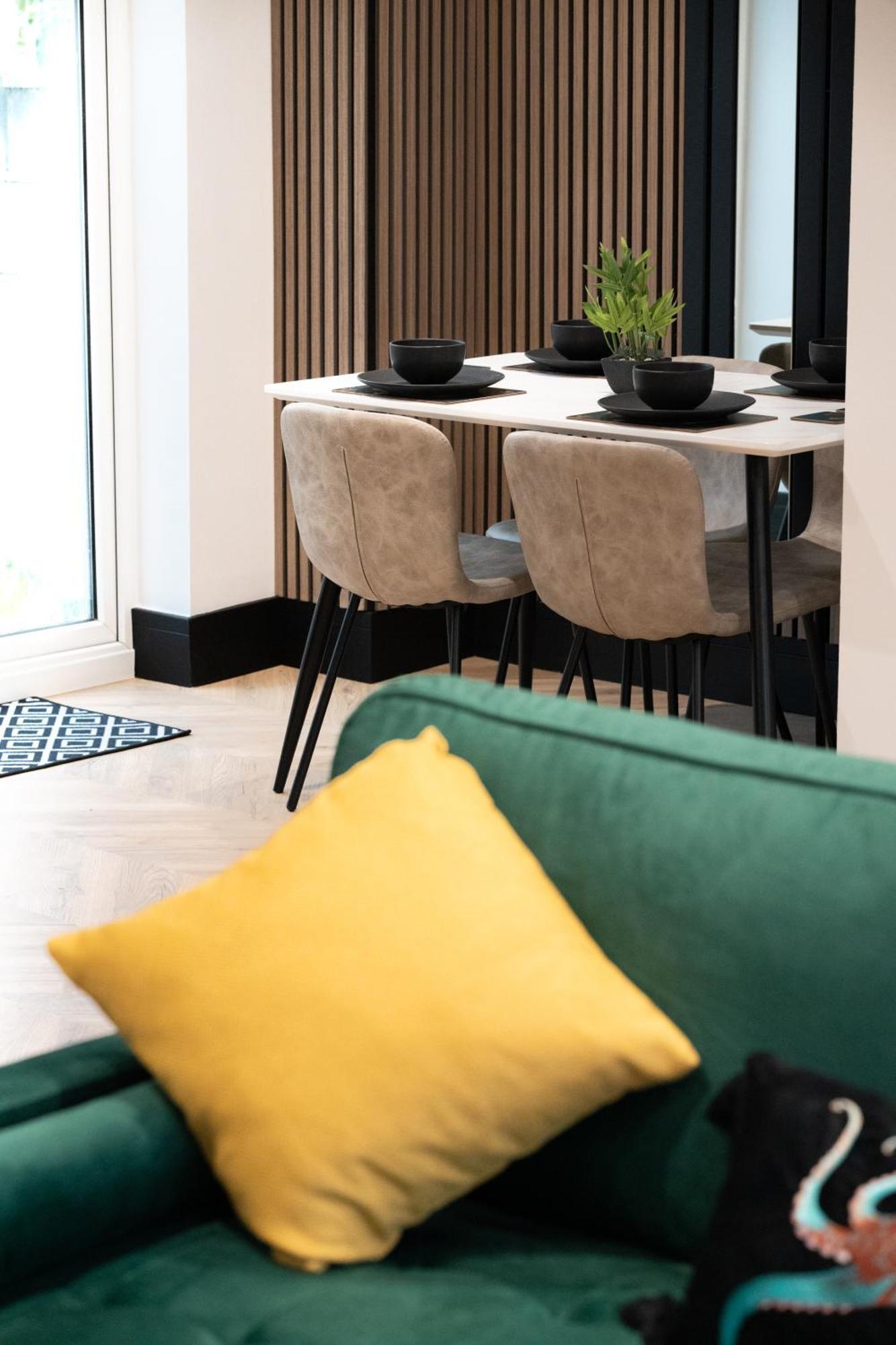 Modern 3Br Home - Private Parking - Tv In Every Bedroom Swansea Luaran gambar